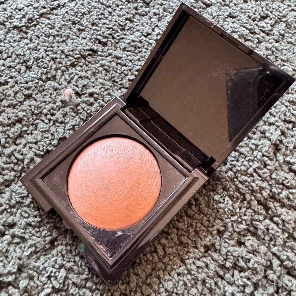 Laura Mercier Matte Radiance Baked Powder in Bronze-03